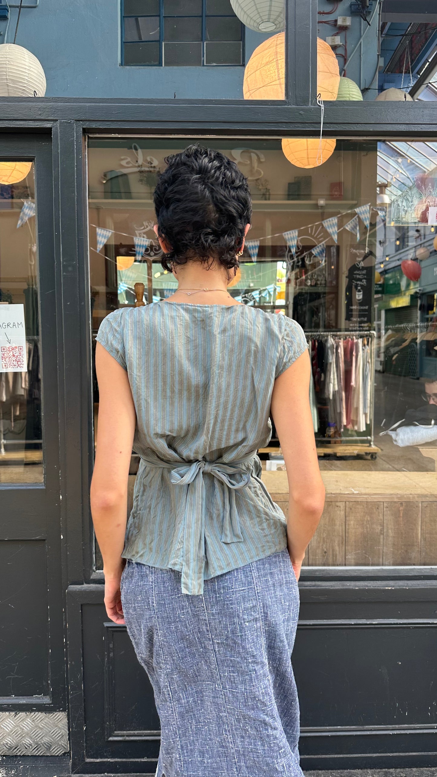 Silk tie back