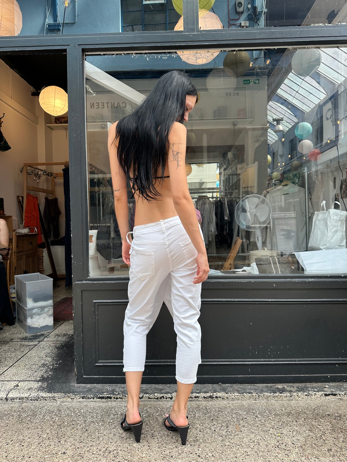 White trousers with apron layer