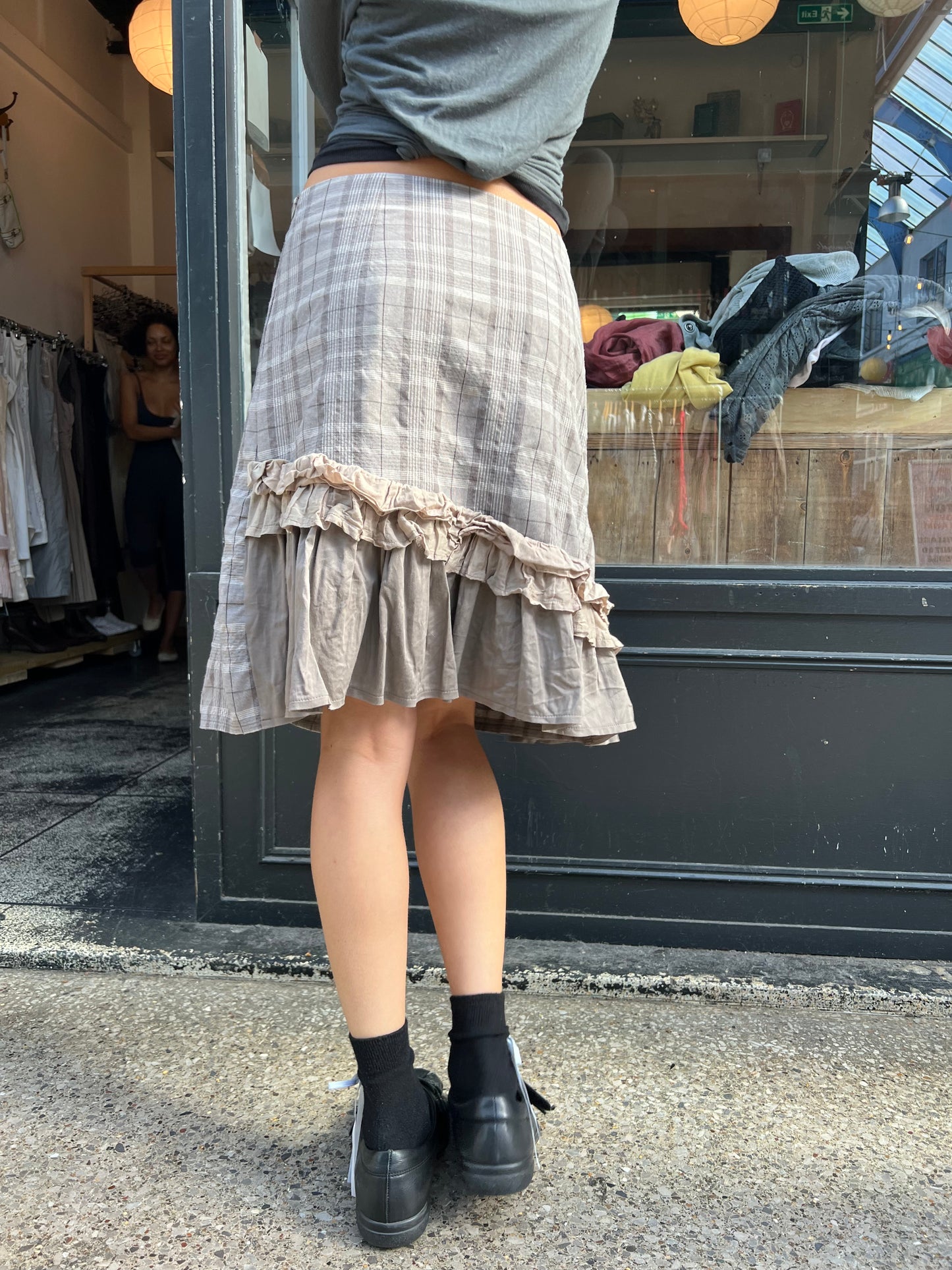 Checkered ruffle skirt