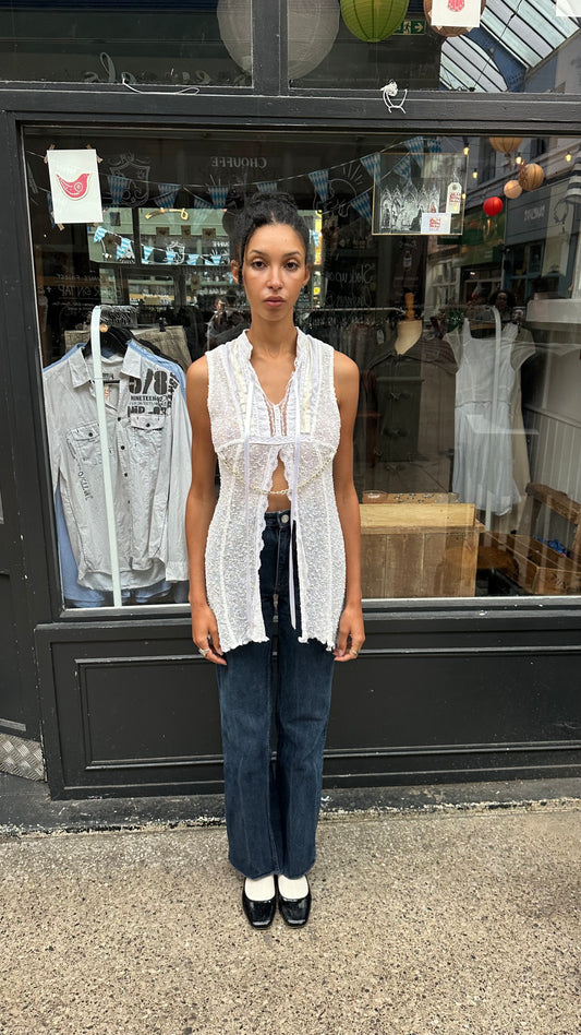 ZONE BLEUE white knitted tank top with gold chain long