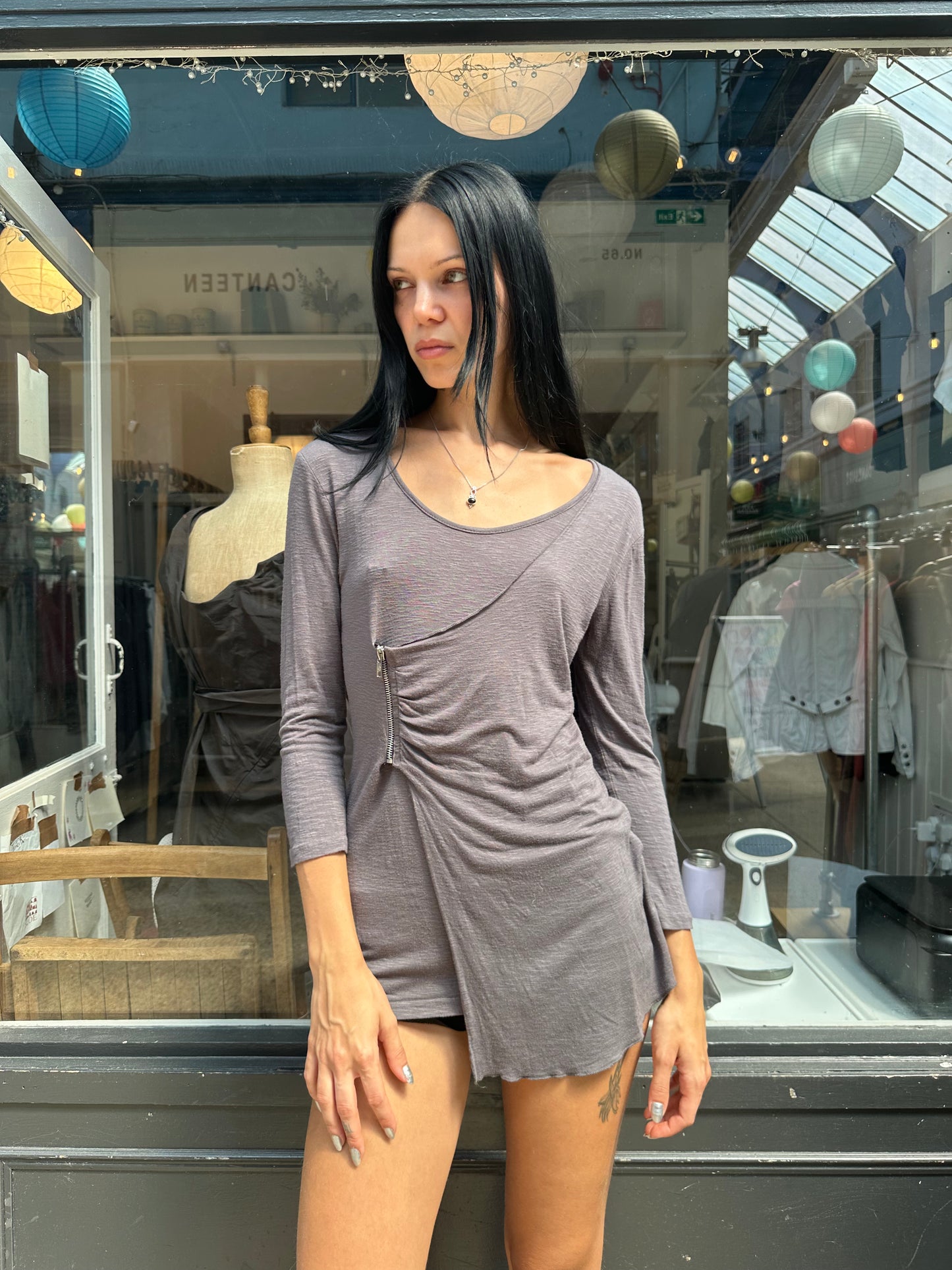 Asymmetric top with zip