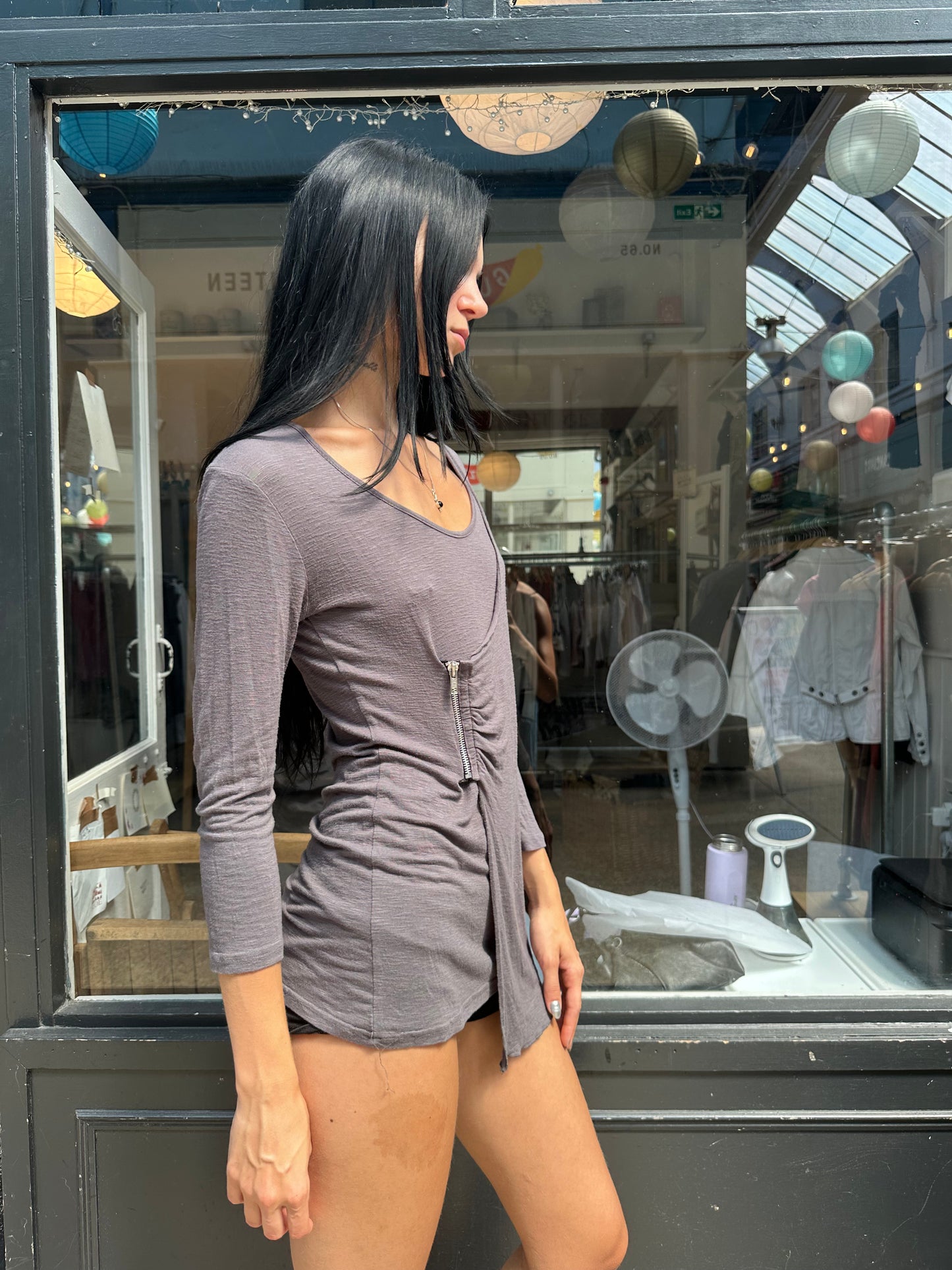 Asymmetric top with zip
