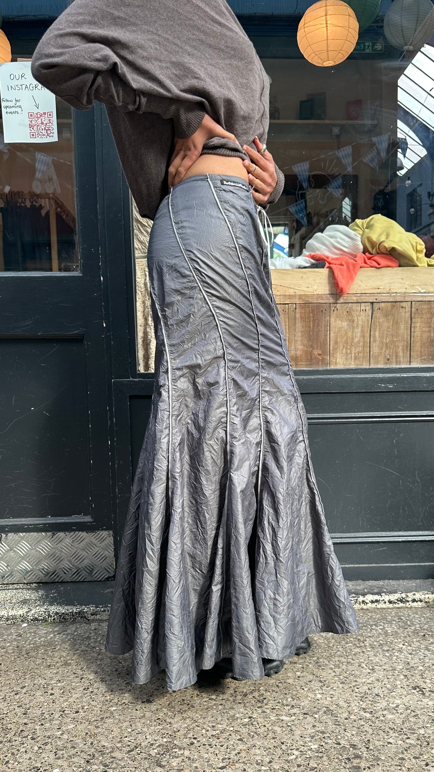 Maxi skirt with zips