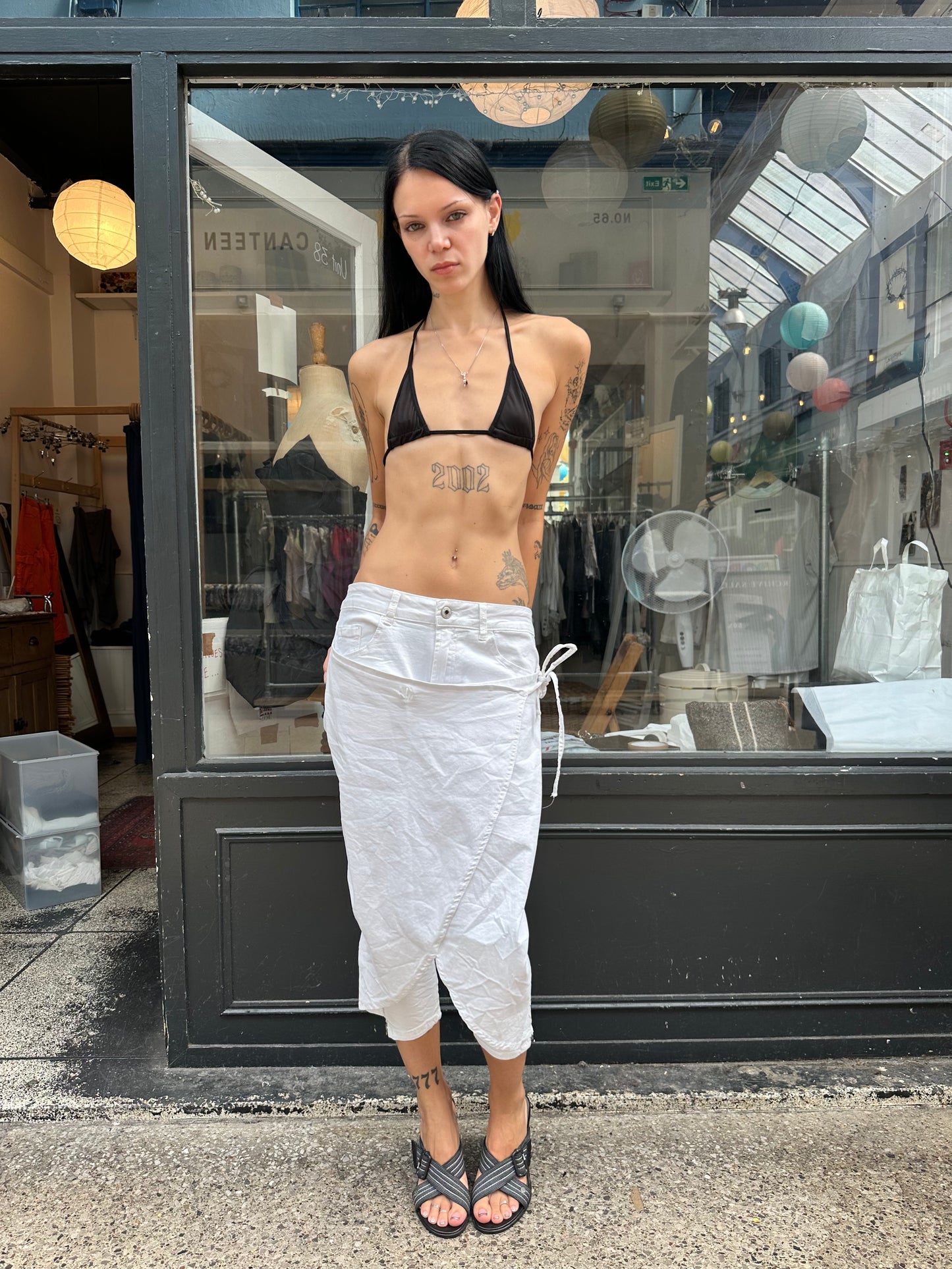 White trousers with apron layer