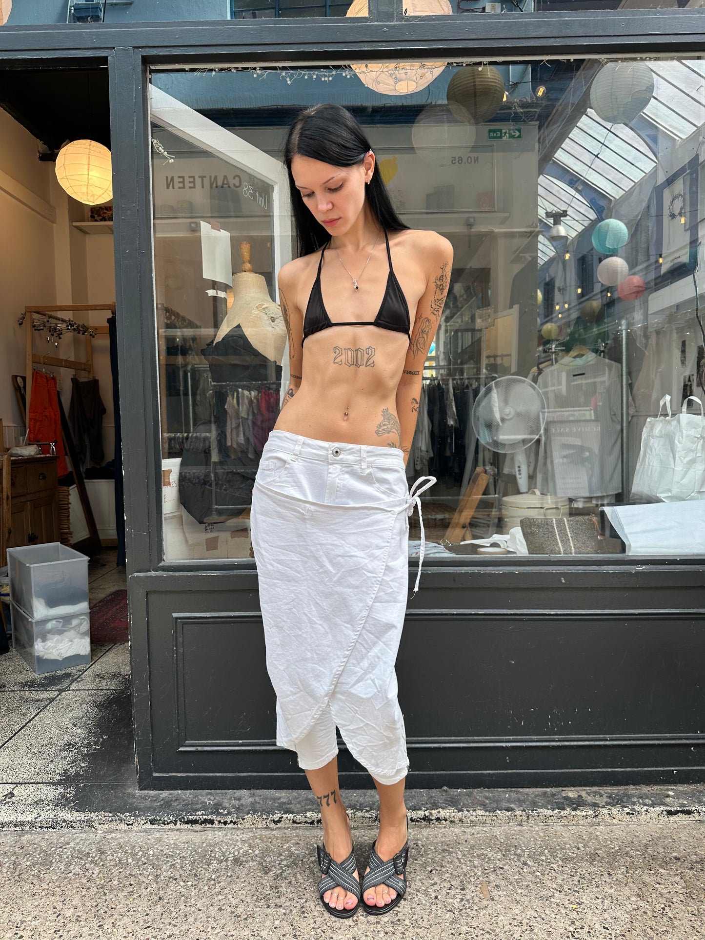 White trousers with apron layer