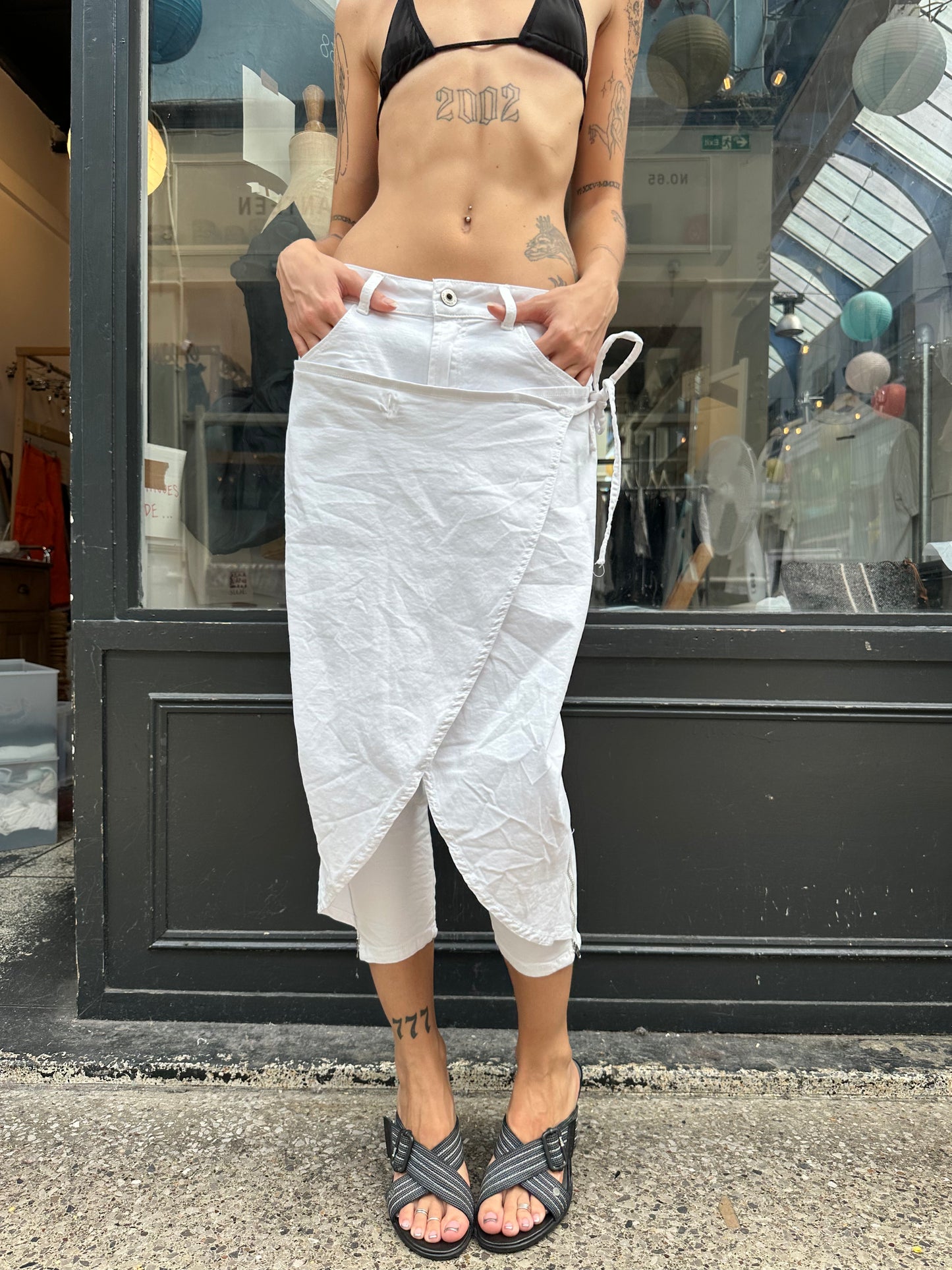 White trousers with apron layer