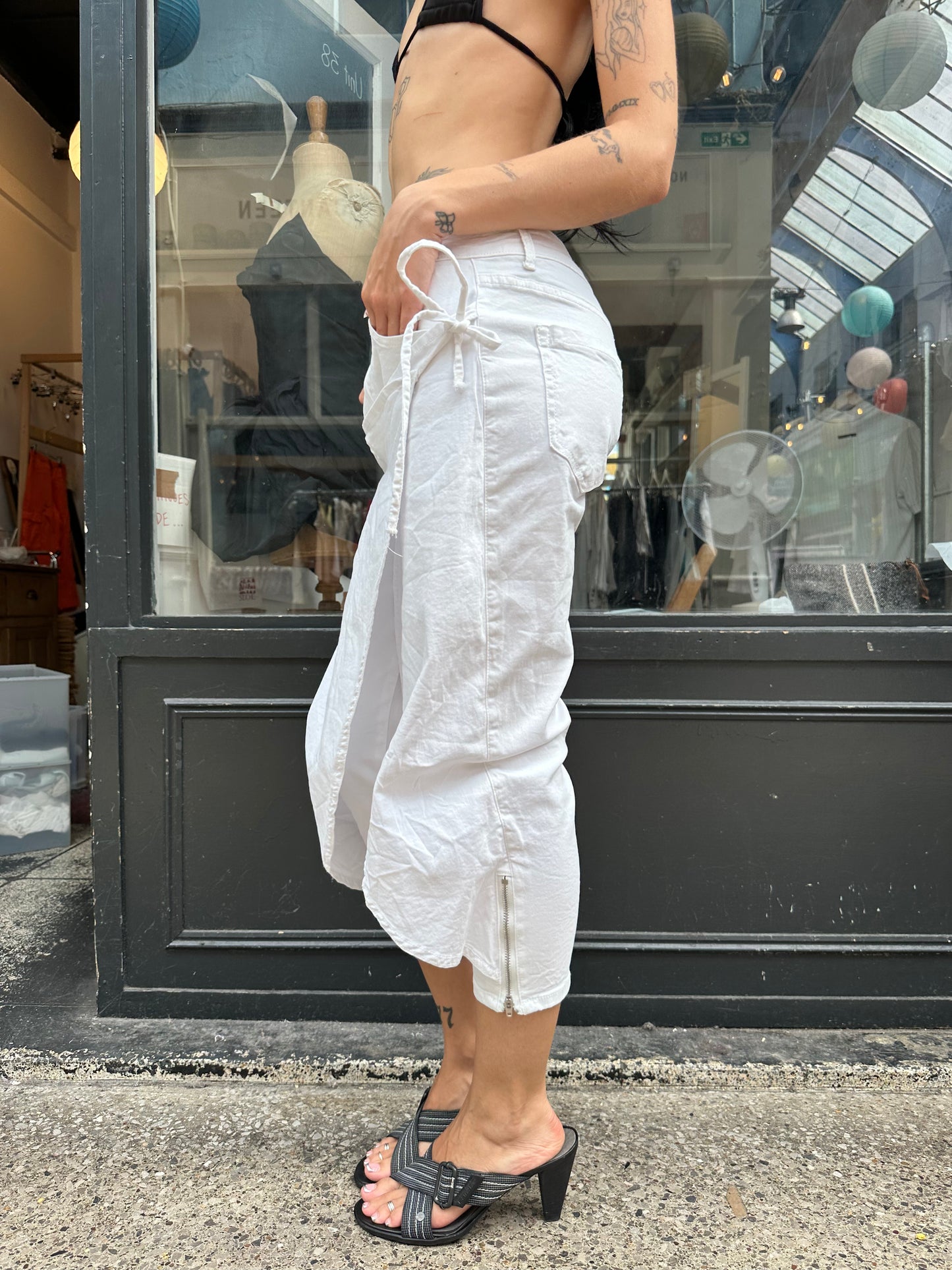 White trousers with apron layer