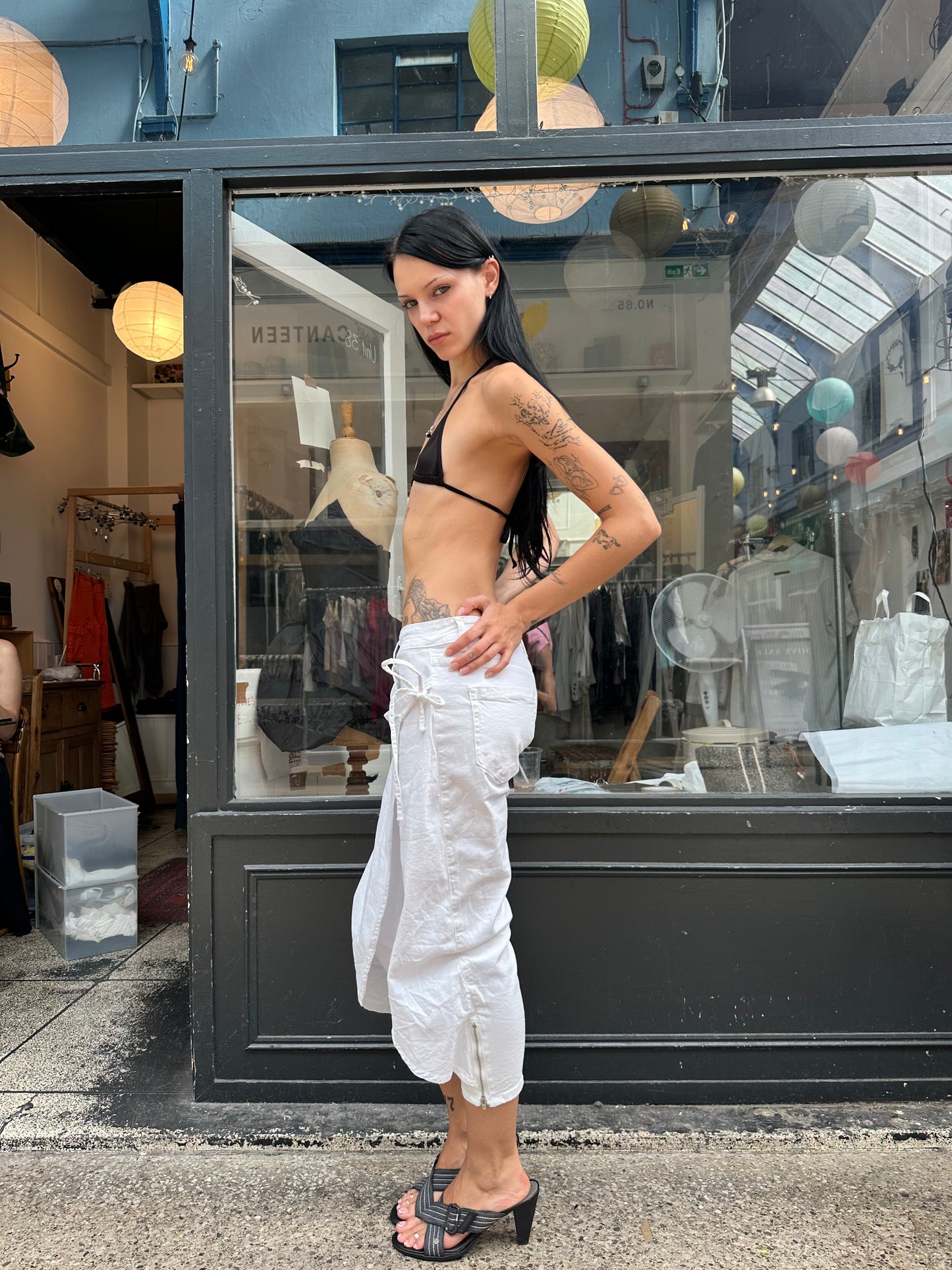 White trousers with apron layer