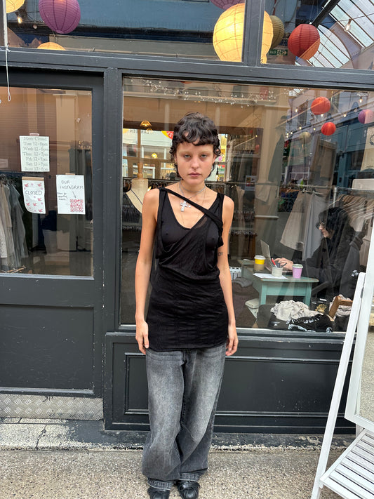 Asymmetric layered top