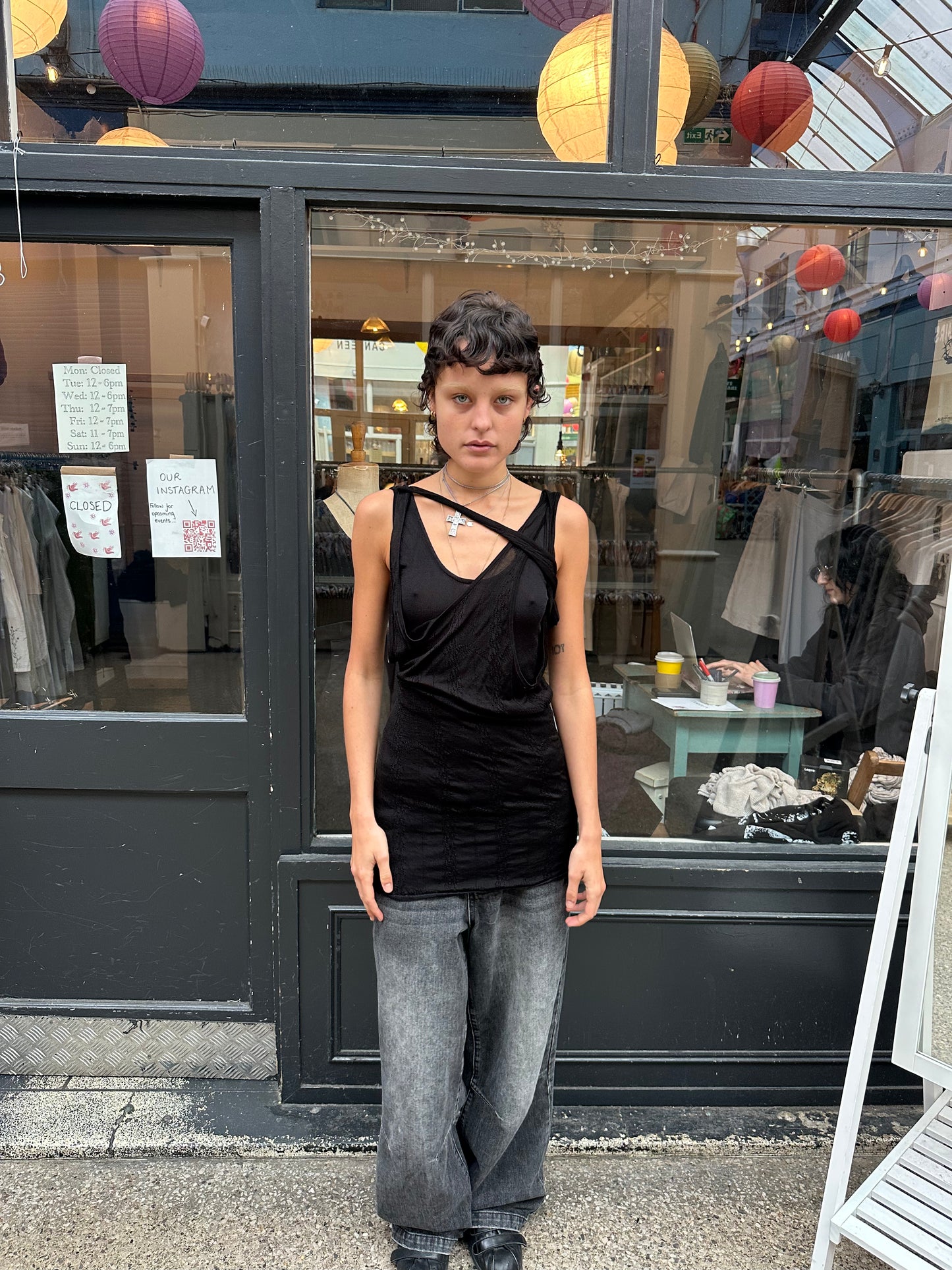 Asymmetric layered top