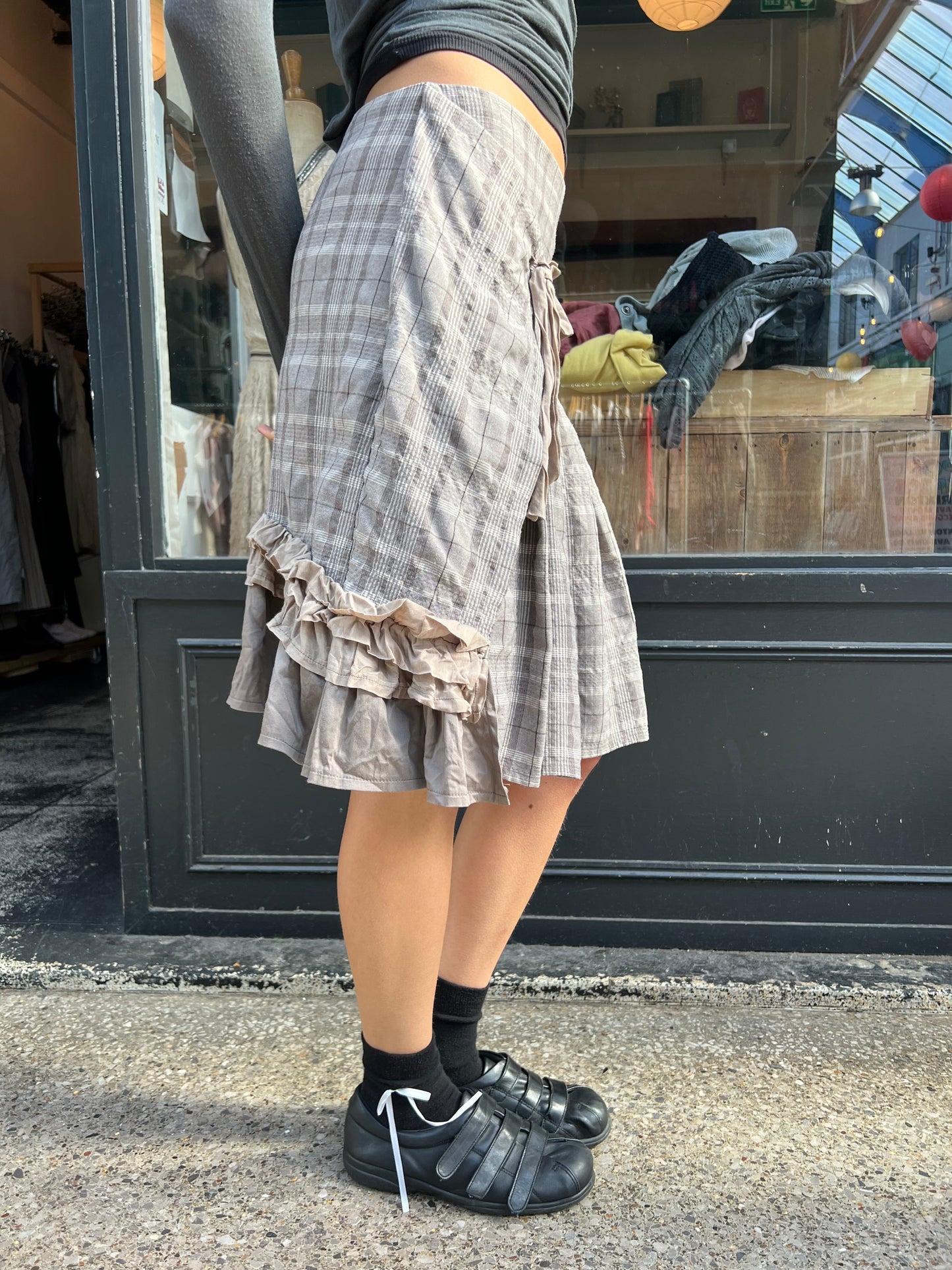 Checkered ruffle skirt