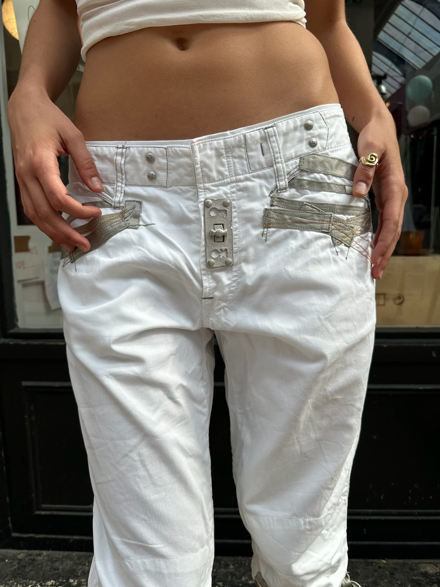 Marithé & François Girbaud white capris with metal hardware