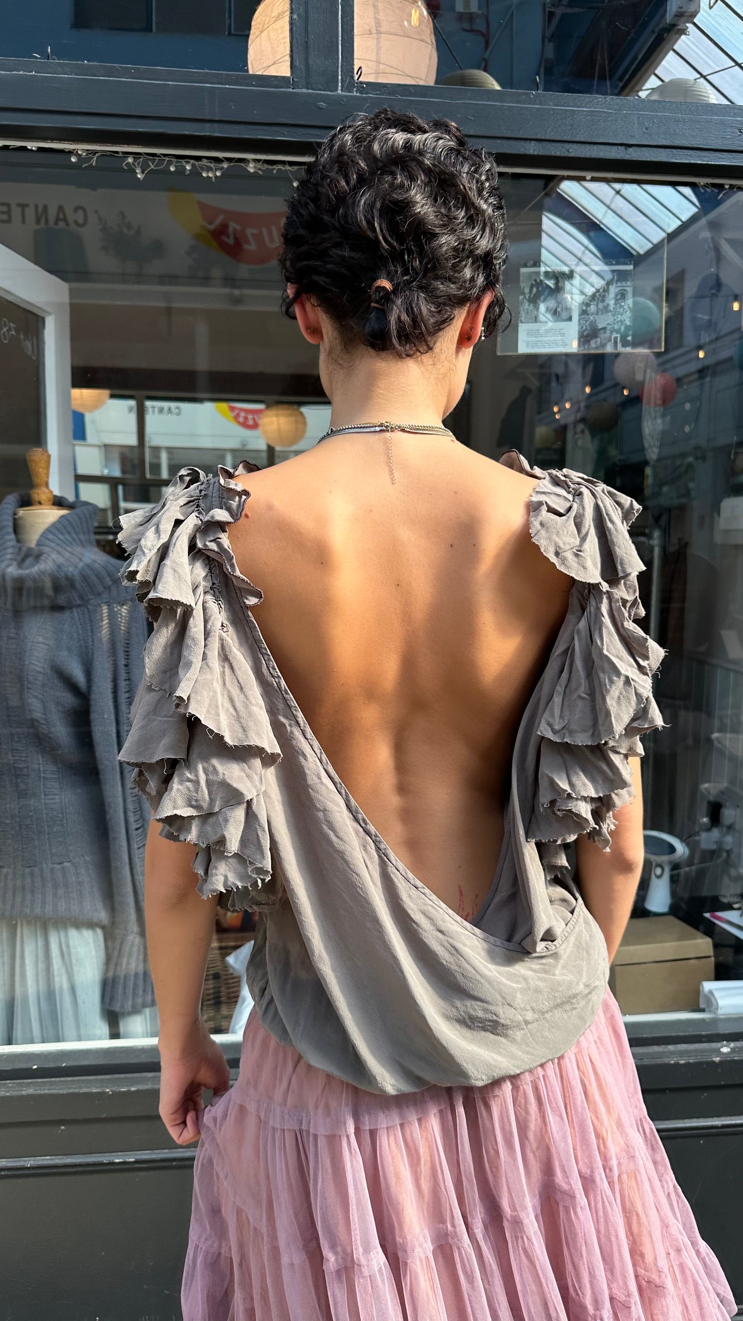 Backless ruffle blouse 100% silk