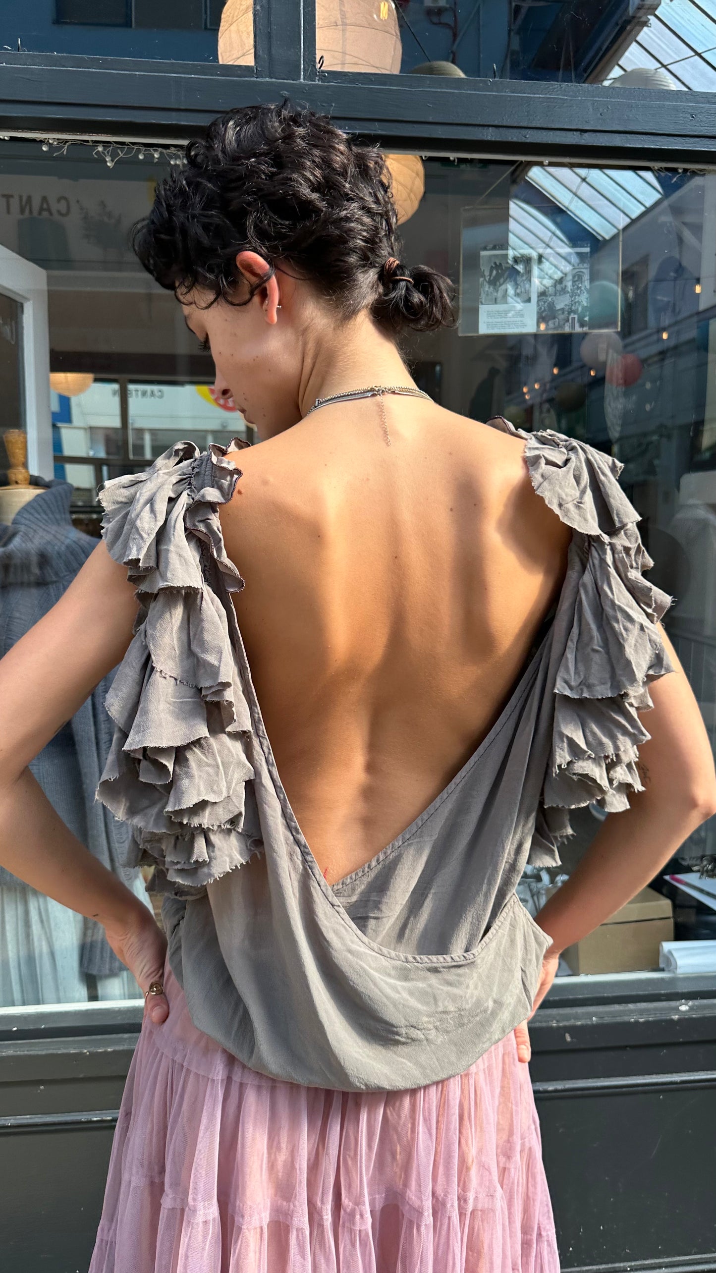 Backless ruffle blouse 100% silk