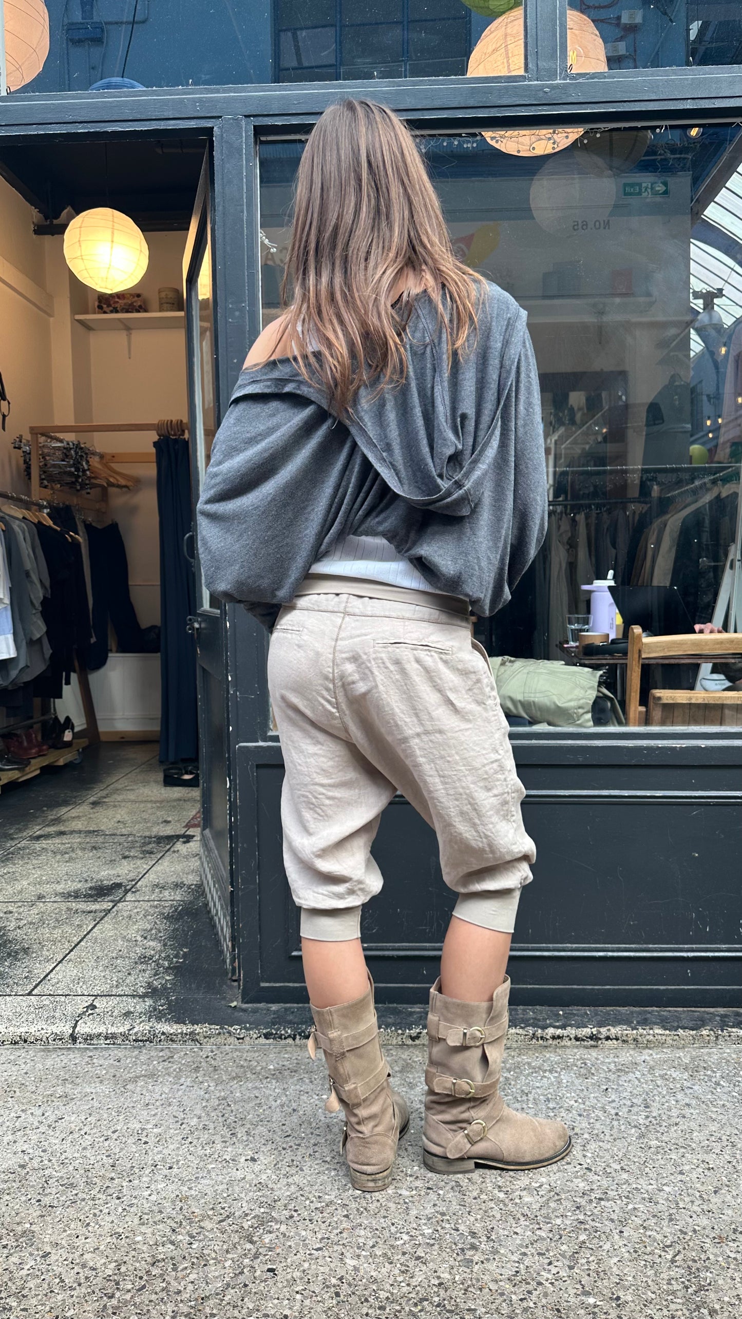 Beige balloon capris