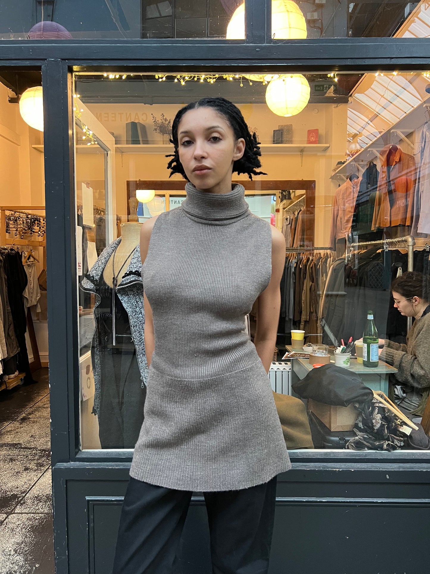 Sleeveless jumper