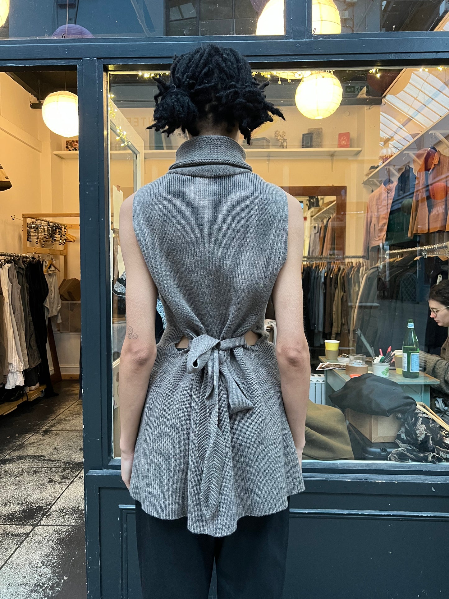 Sleeveless jumper